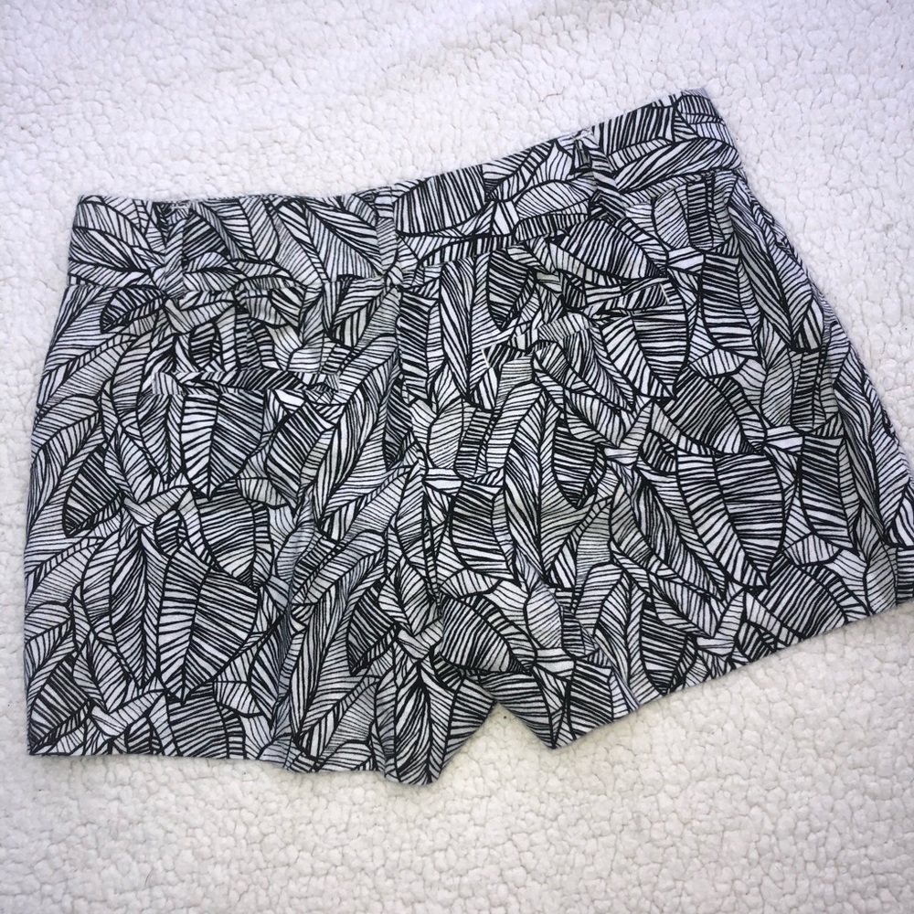 LOFT shorts black & white leaf print women’s size 2 ‘Marisa style’ linen